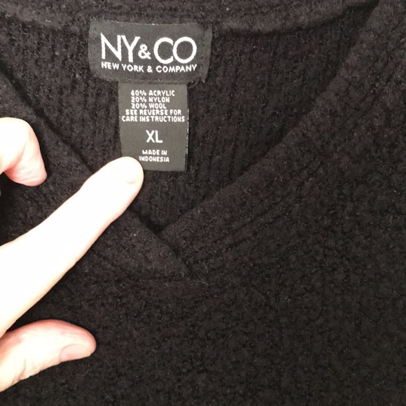 NY&CO BLACK SWEATER SIZE XL V-NECK GREAT CONDITION! - Picture 2 of 5